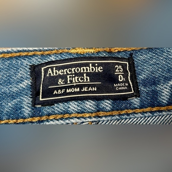 Abercrombie & Fitch High Rise Mom Ankle Jean, Acid Wash with Frayed Hem, 0R (25) - Picture 8 of 14